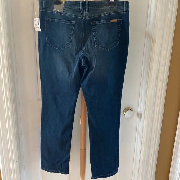 Girlfriend Jeans - Picture 4 of 9